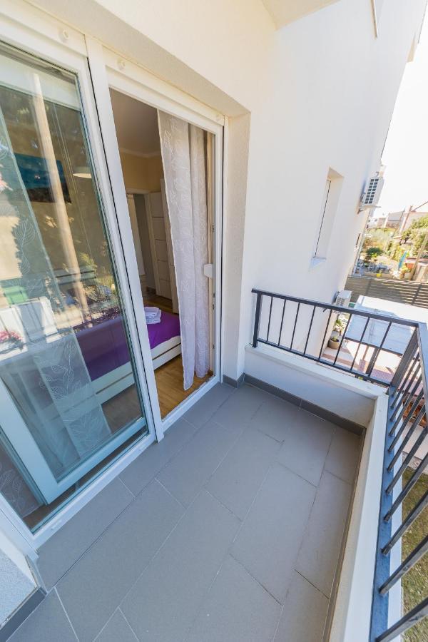 Maryann Apartment Kaštela Екстериор снимка