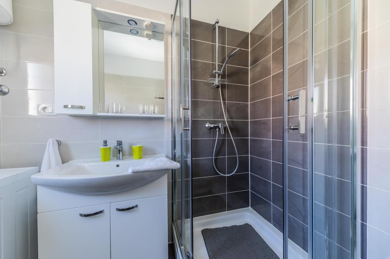 Maryann Apartment Kaštela Екстериор снимка