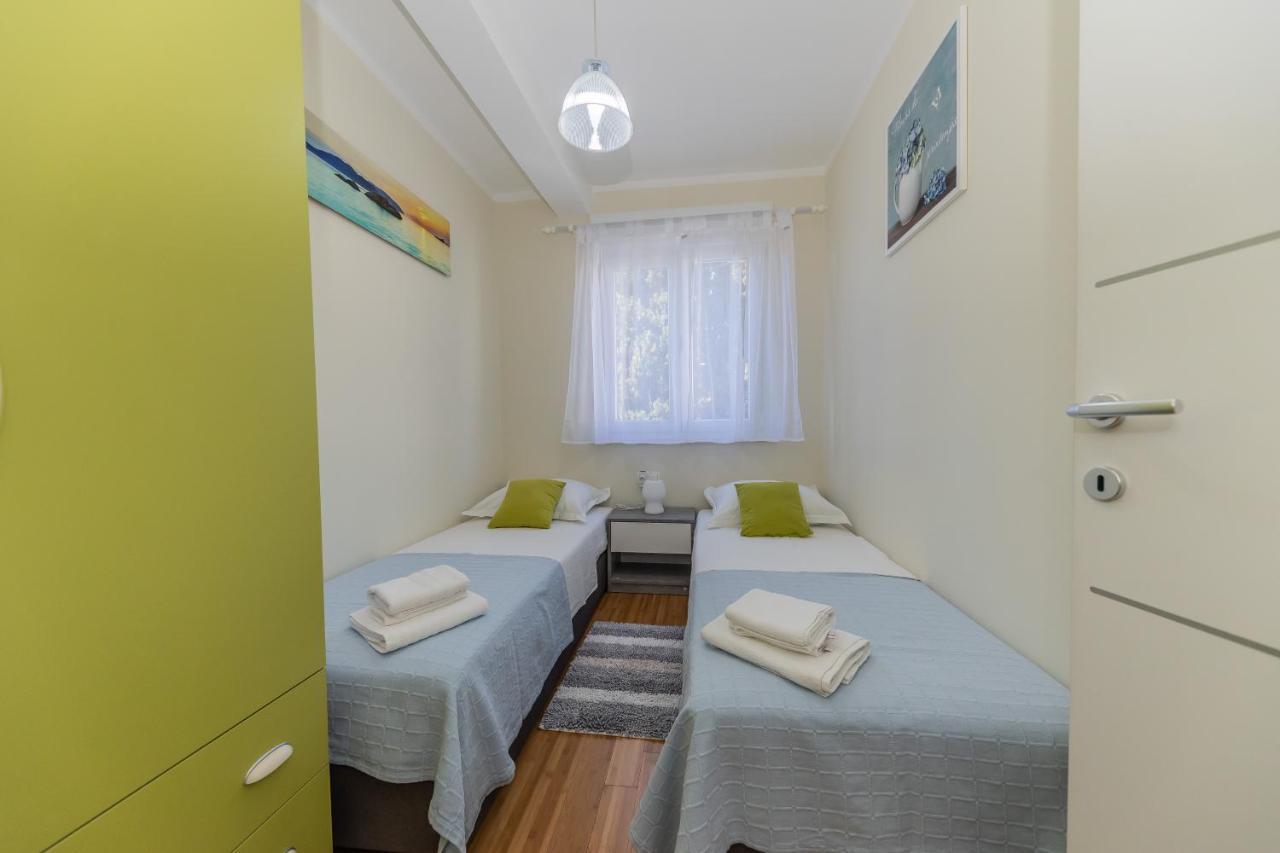 Maryann Apartment Kaštela Екстериор снимка