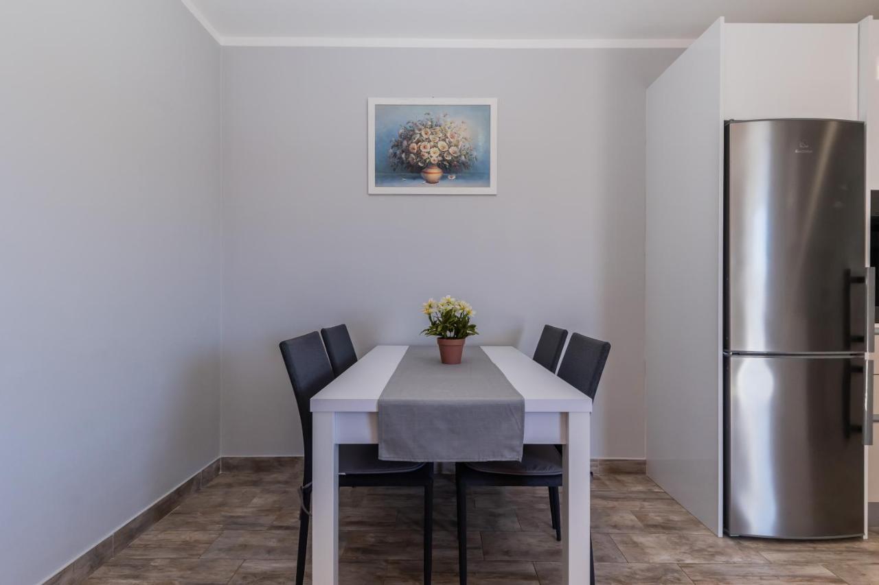 Maryann Apartment Kaštela Екстериор снимка