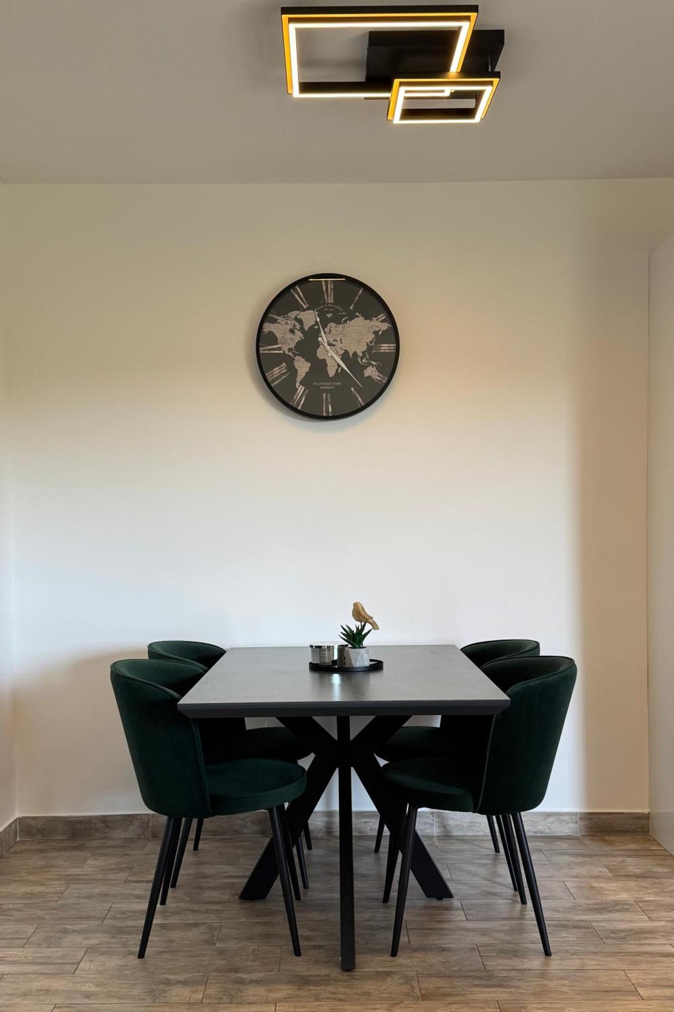 Maryann Apartment Kaštela Екстериор снимка
