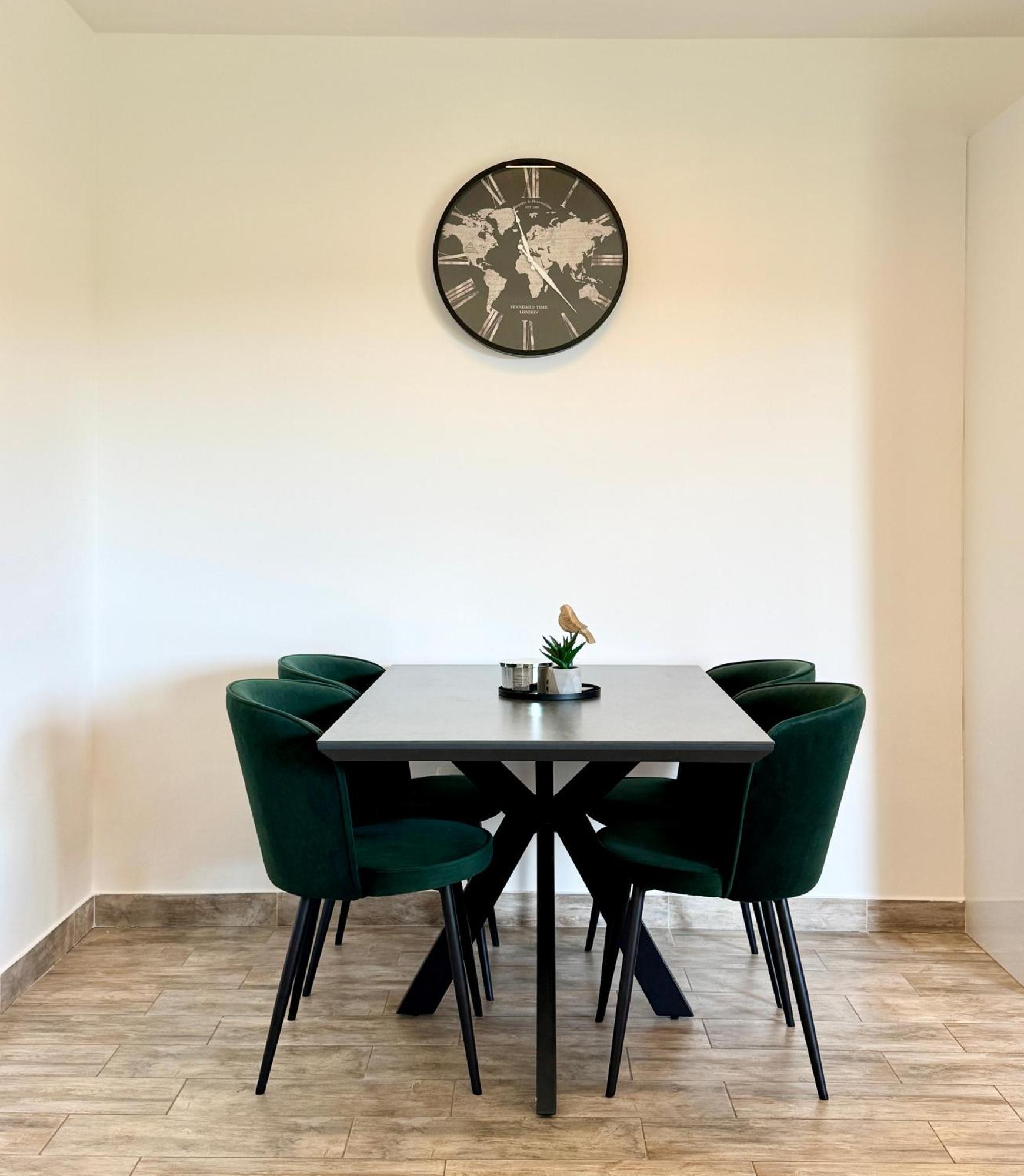 Maryann Apartment Kaštela Екстериор снимка